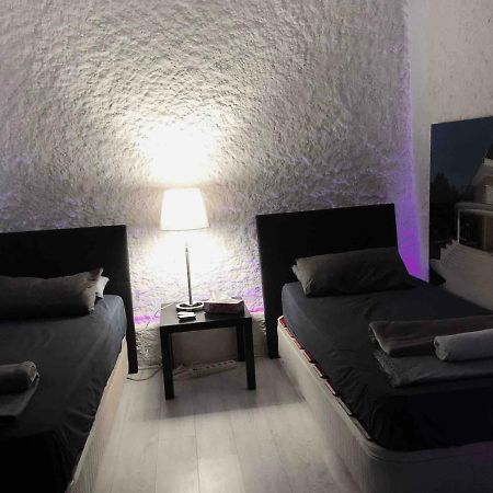 Parsa Homstay Madrid Exterior photo