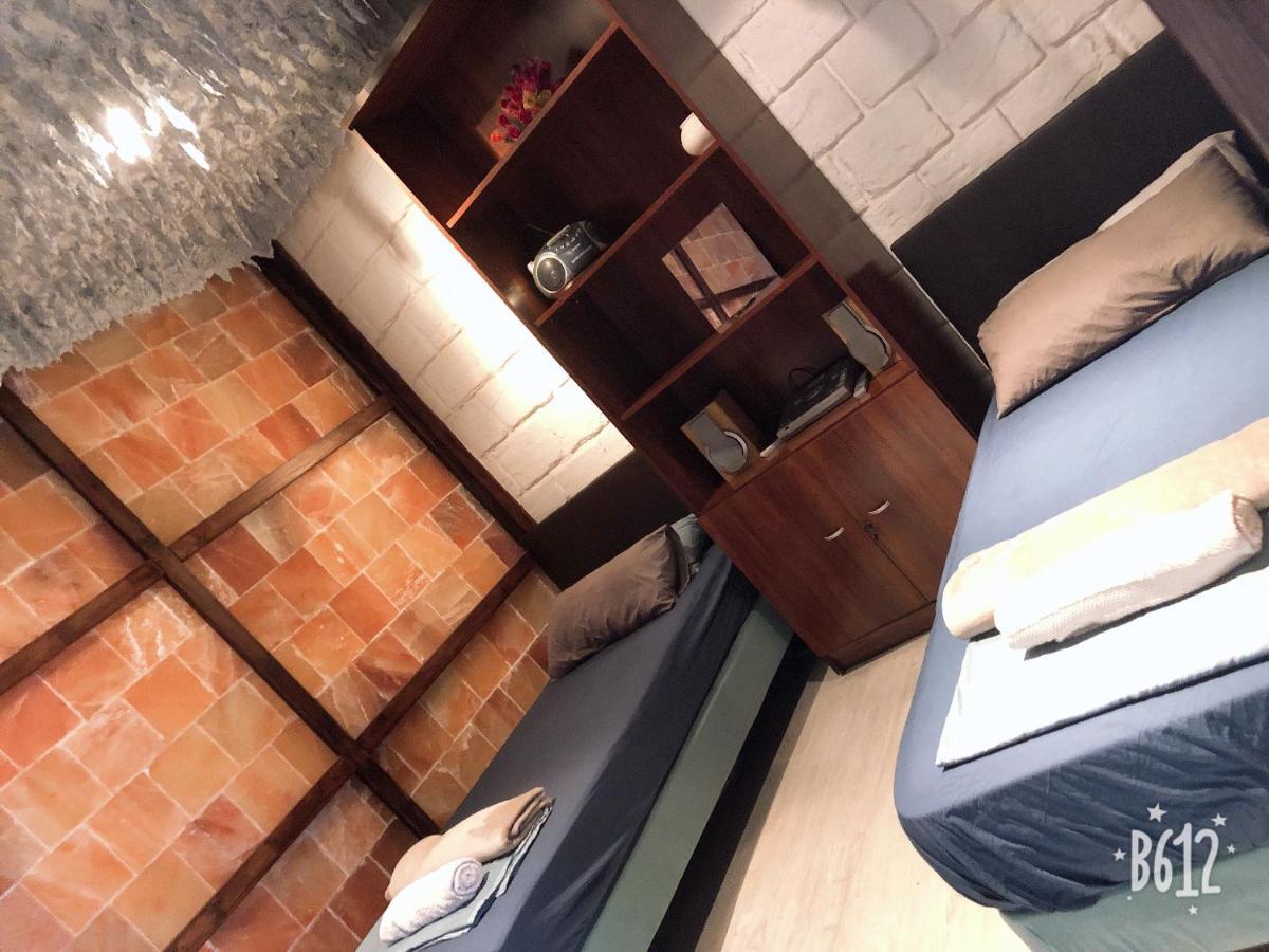 Parsa Homstay Madrid Exterior photo