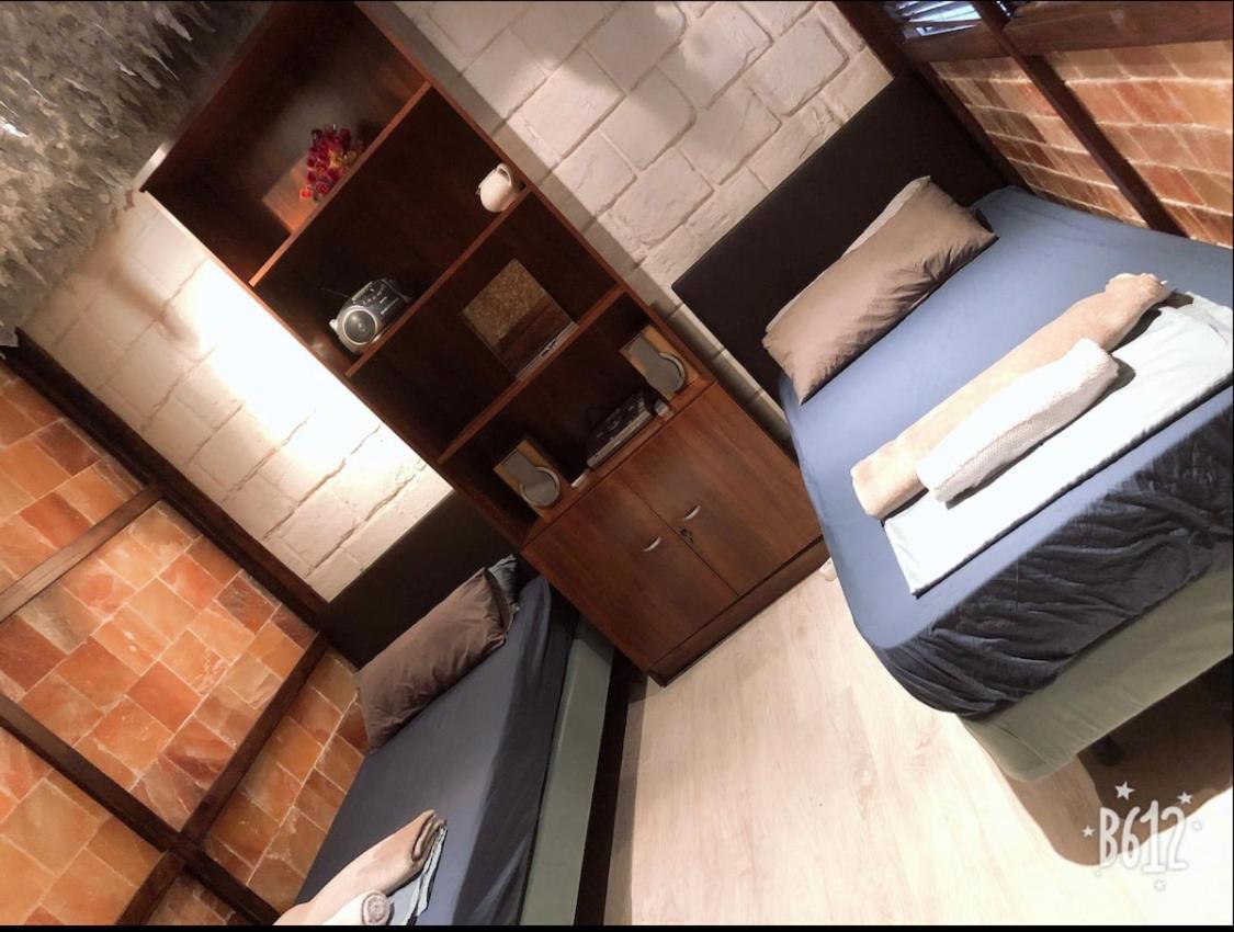 Parsa Homstay Madrid Exterior photo