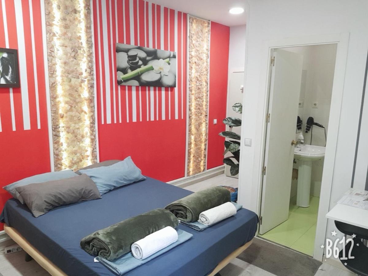 Parsa Homstay Madrid Exterior photo