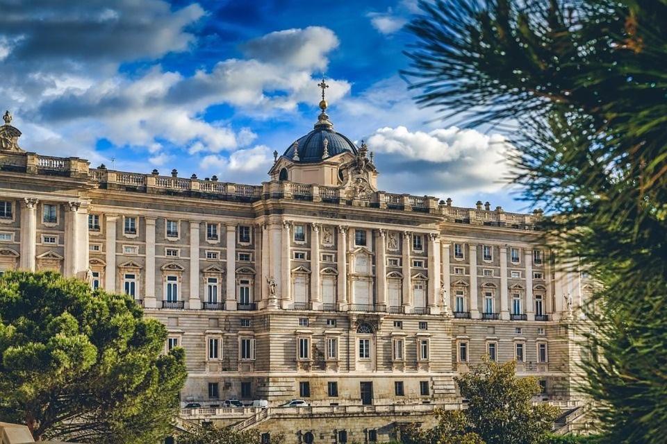 Parsa Homstay Madrid Exterior photo
